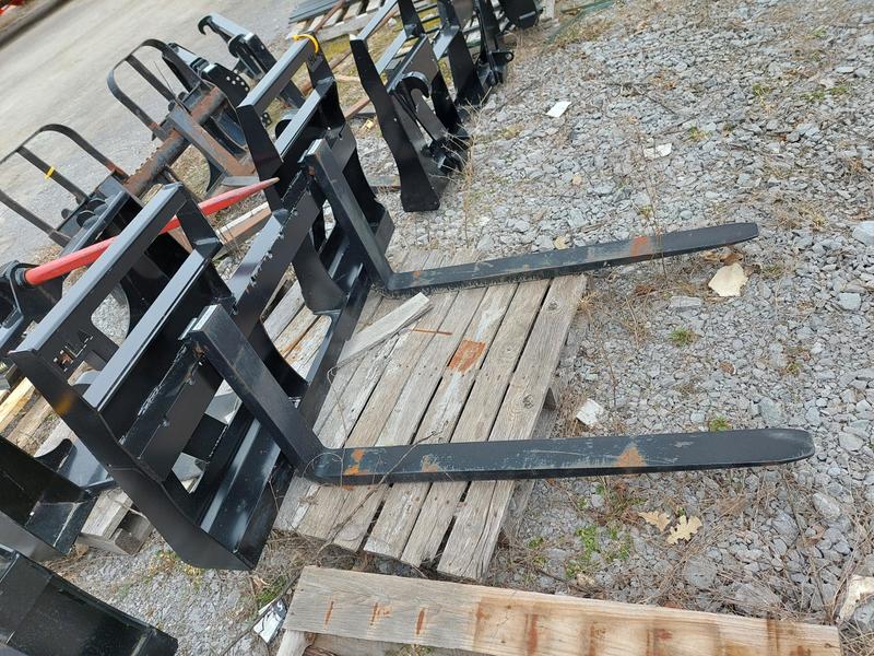 Attachments  Pallet Forks 2000 Lbs. Photo